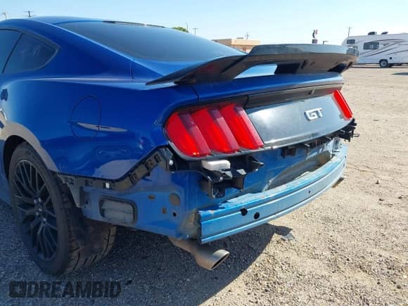 2017 Ford Mustang GT z VIN 1FA6P8CF0H5310934, wystawiony jako IAAI lot #43198857 z przebiegiem 92 428 mil mil oraz . Historia ofert i sprzedaży dostępna na DreamBid. Obrazek 6.