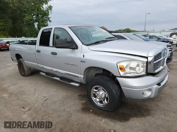 2006 Dodge 2500 SLT z VIN 1D7KS28D06J127233, wystawiony jako Copart lot #81323885 z przebiegiem 252 232 mil mil oraz Czysty tytuł • Clean title. Historia ofert i sprzedaży dostępna na DreamBid. Obrazek 4.