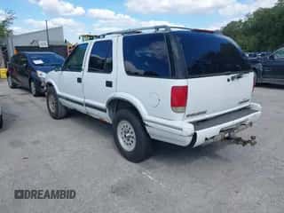 1996 Chevrolet Blazer с VIN 1GNDT13W8T2185929, выставлен на аукционе IAAI как лот 43297854 с пробегом 182 430 миль миль и . История ставок и продаж доступна на DreamBid. Изображение 3.
