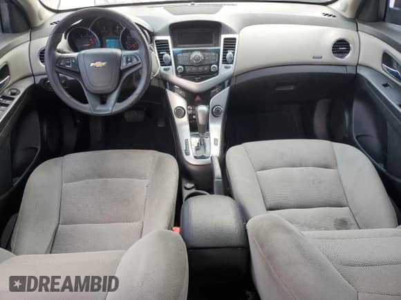 2015 Chevrolet Cruze LT z VIN 1G1PC5SB5F7132407, wystawiony jako Copart lot #58106495 z przebiegiem 111 110 mil mil oraz Czysty tytuł • Clean title. Historia ofert i sprzedaży dostępna na DreamBid. Obrazek 8.