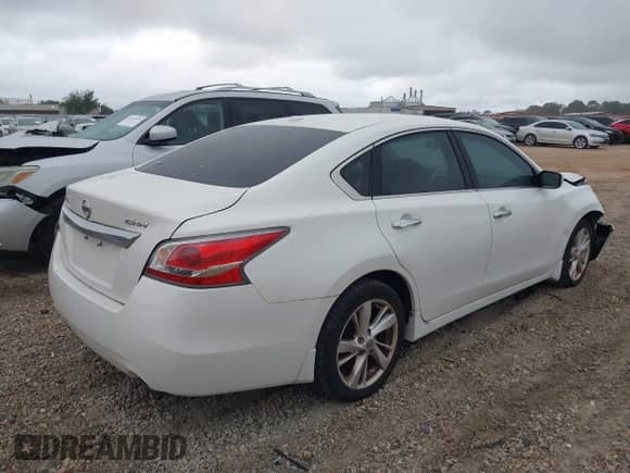 2015 Nissan Altima S z VIN 1N4AL3AP3FC172335, wystawiony jako IAAI lot #43535901 z przebiegiem 127 477 mil mil oraz . Historia ofert i sprzedaży dostępna na DreamBid. Obrazek 4.