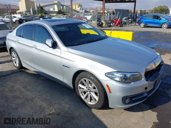 2015 BMW 5 Series 528i с VIN WBA5A5C58FD519593, выставлен на аукционе IAAI как лот 43200640 с пробегом 119 151 миль миль и . История ставок и продаж доступна на DreamBid. Изображение 1.