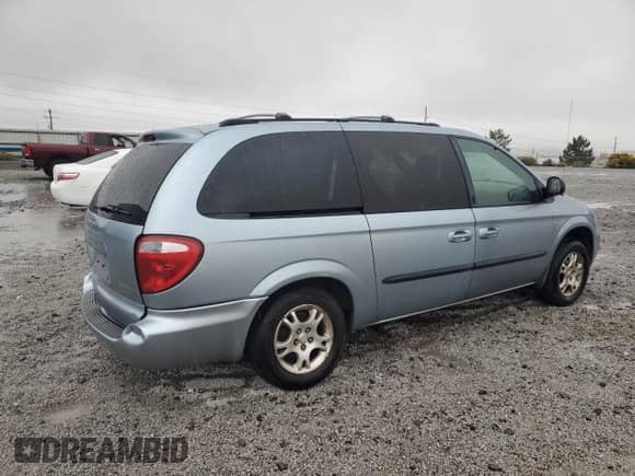 2003 Dodge Caravan Sport with VIN 2D4GP44L03R235520, listed as a Copart auction lot 81857745 with 327,113 mi miles and Salvage title. Bid and sale history available at DreamBid. Image 3.