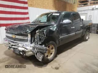 2013 Chevrolet Silverado 1500 LT with VIN 3GCPKSE78DG255507, listed as a Copart auction lot 70915735 with 149,239 mi miles and Salvage title. Bid and sale history available at DreamBid. Image 1.