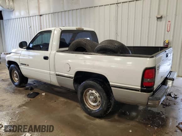 2001 Dodge 1500 Work Special с VIN 1B7HC16X31S689316, выставлен на аукционе Copart как лот 79426574 с пробегом 177 378 миль миль и На запчасти • Non repairable. История ставок и продаж доступна на DreamBid. Изображение 2.