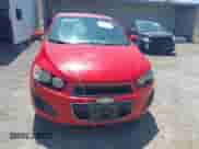 2013 Chevrolet Sonic LT с VIN 1G1JD5SB1D4181220, выставлен на аукционе IAAI как лот 42418324 с пробегом 186 891 миль миль и . История ставок и продаж доступна на DreamBid. Изображение 6.