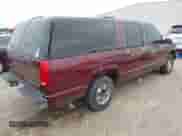 1999 Chevrolet Suburban z VIN 3GNEC16R8XG208553, wystawiony jako IAAI lot #42749722 z przebiegiem 407 935 mil mil oraz . Historia ofert i sprzedaży dostępna na DreamBid. Obrazek 4.