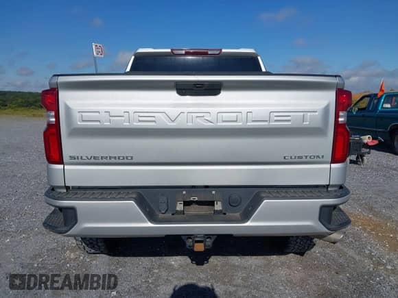 2020 Chevrolet Silverado 1500 Custom z VIN 3GCPWBEH7LG202518, wystawiony jako IAAI lot #43323804 z przebiegiem 144 041 mil mil oraz . Historia ofert i sprzedaży dostępna na DreamBid. Obrazek 16.