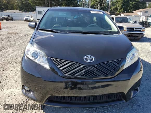 2014 Toyota Sienna XLE z VIN 5TDYK3DC1ES433804, wystawiony jako Copart lot #81883525 z przebiegiem 138 750 mil mil oraz Szkoda całkowita • Salvage title. Historia ofert i sprzedaży dostępna na DreamBid. Obrazek 5.