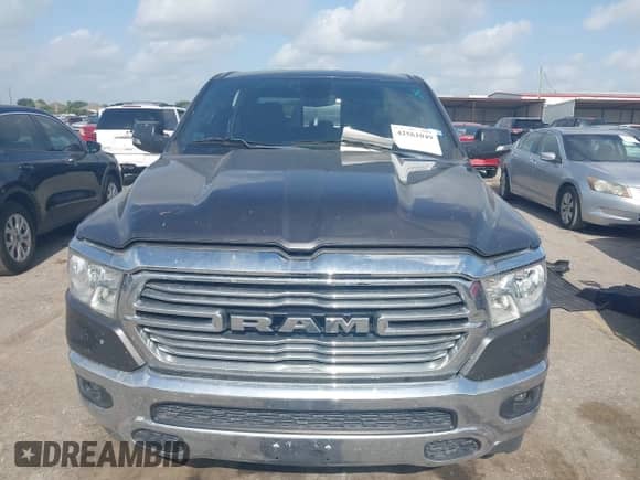 2021 Ram 1500 Lone Star z VIN 1C6RREFTXMN629356, wystawiony jako IAAI lot #42561049 z przebiegiem Nie podano mil oraz . Historia ofert i sprzedaży dostępna na DreamBid. Obrazek 11.