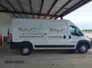 2023 Ram ProMaster Cargo z VIN 3C6LRVDG8PE502254, wystawiony jako IAAI lot #42446954 z przebiegiem 33 836 mil mil oraz . Historia ofert i sprzedaży dostępna na DreamBid. Obrazek 13.