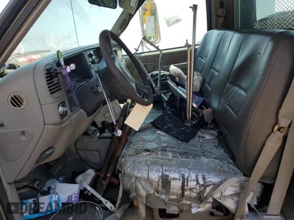 1997 Chevrolet Silverado 3500 с VIN 1GBJK34R1VF054943, выставлен на аукционе Copart как лот 68689614 с пробегом 67 852 миль миль и Списание • Salvage title. История ставок и продаж доступна на DreamBid. Изображение 7.