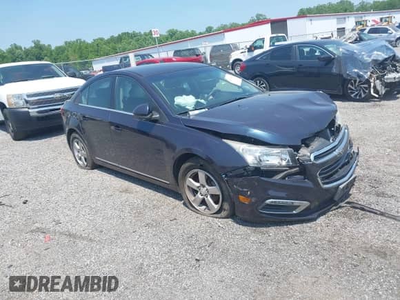 2015 Chevrolet Cruze LT z VIN 1G1PC5SB3F7179242, wystawiony jako IAAI lot #42411437 z przebiegiem 61 474 mil mil oraz . Historia ofert i sprzedaży dostępna na DreamBid. Obrazek 1.