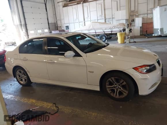 2008 BMW 3 Series 328i с VIN WBAVA37598NL19821, выставлен на аукционе IAAI как лот 43263627 с пробегом 165 811 миль миль и . История ставок и продаж доступна на DreamBid. Изображение 13.