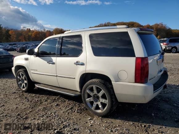 2007 Cadillac Escalade with VIN 1GYFK63837R130637, listed as a Copart auction lot 82550135 with 174,370 mi miles and Clean title. Bid and sale history available at DreamBid. Image 2.