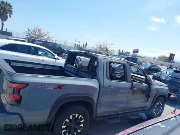 2024 Nissan Frontier SV z VIN 1N6ED1EJ7RN602179, wystawiony jako IAAI lot #42292897 z przebiegiem Nie podano mil oraz . Historia ofert i sprzedaży dostępna na DreamBid. Obrazek 13.