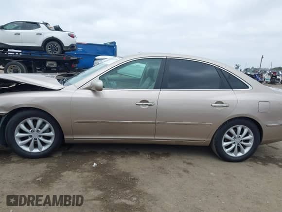 2006 Hyundai Azera SE с VIN KMHFC46F46A085766, выставлен на аукционе IAAI как лот 42421778 с пробегом 124 057 миль миль и . История ставок и продаж доступна на DreamBid. Изображение 15.