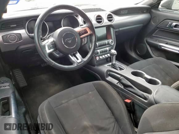 2020 Ford Mustang EcoBoost z VIN 1FA6P8TH0L5129178, wystawiony jako Copart lot #57162985 z przebiegiem 66 435 mil mil oraz Szkoda całkowita • Salvage title. Historia ofert i sprzedaży dostępna na DreamBid. Obrazek 8.