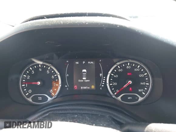 2017 Jeep Renegade Latitude z VIN ZACCJABB9HPG50241, wystawiony jako IAAI lot #42807253 z przebiegiem 61 067 mil mil oraz . Historia ofert i sprzedaży dostępna na DreamBid. Obrazek 7.
