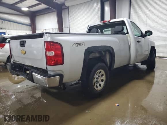 2013 Chevrolet Silverado 1500 Work Truck z VIN 1GCNKPEX0DZ240892, wystawiony jako Copart lot #63041415 z przebiegiem 90 866 mil mil oraz Szkoda całkowita • Salvage title. Historia ofert i sprzedaży dostępna na DreamBid. Obrazek 3.