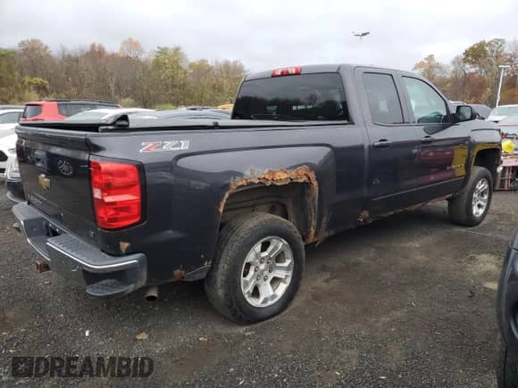 2015 Chevrolet Silverado 1500 LT with VIN 1GCVKREC3FZ157002, listed as a Copart auction lot 89494745 with 135,004 mi miles and Clean title. Bid and sale history available at DreamBid. Image 3.