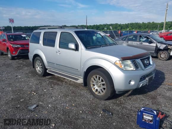2011 Nissan Pathfinder LE with VIN 5N1AR1NB9BC602600, listed as a IAAI auction lot 42738623 with 197,331 mi miles and . Bid and sale history available at DreamBid. Image 1.