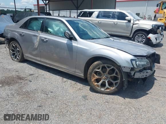 2018 Chrysler 300 S с VIN 2C3CCABG1JH274622, выставлен на аукционе IAAI как лот 42548938 с пробегом 158 719 миль миль и . История ставок и продаж доступна на DreamBid. Изображение 1.