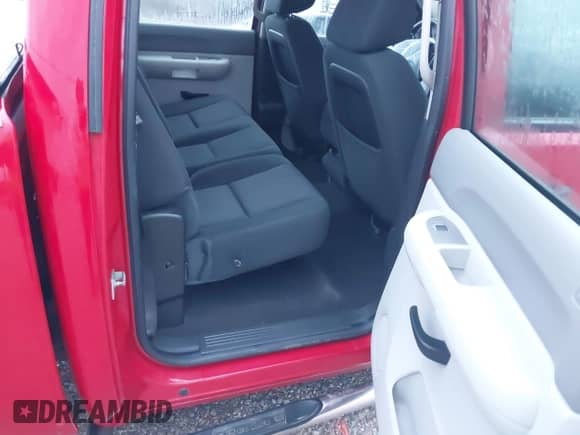 2013 Chevrolet Silverado 2500HD Work Truck z VIN 1GC1KVCG9DF142127, wystawiony jako IAAI lot #41487168 z przebiegiem 179 867 mil mil oraz . Historia ofert i sprzedaży dostępna na DreamBid. Obrazek 8.