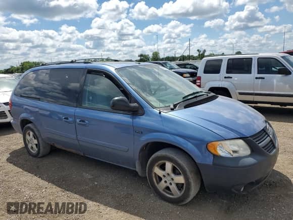 2007 Dodge Grand Caravan SXT with VIN 2D4GP44L67R186846, listed as a Copart auction lot 69581545 with 274,975 mi miles and Salvage title. Bid and sale history available at DreamBid. Image 4.