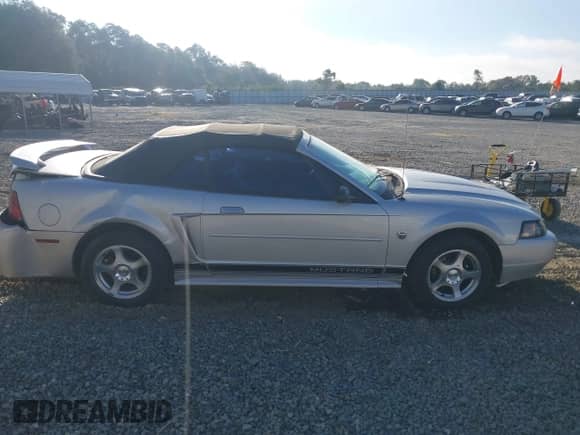 2004 Ford Mustang Deluxe с VIN 1FAFP44684F133237, выставлен на аукционе IAAI как лот 43309110 с пробегом 159 217 миль миль и . История ставок и продаж доступна на DreamBid. Изображение 13.