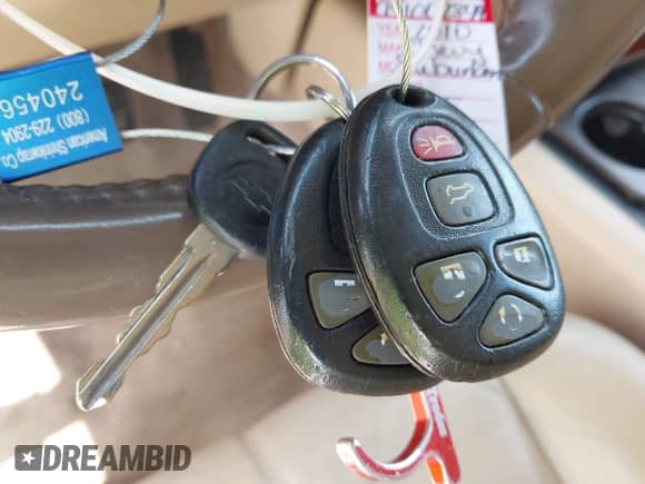 2010 Chevrolet Suburban LT z VIN 1GNUCJE03AR267838, wystawiony jako IAAI lot #42535623 z przebiegiem 265 769 mil mil oraz . Historia ofert i sprzedaży dostępna na DreamBid. Obrazek 11.