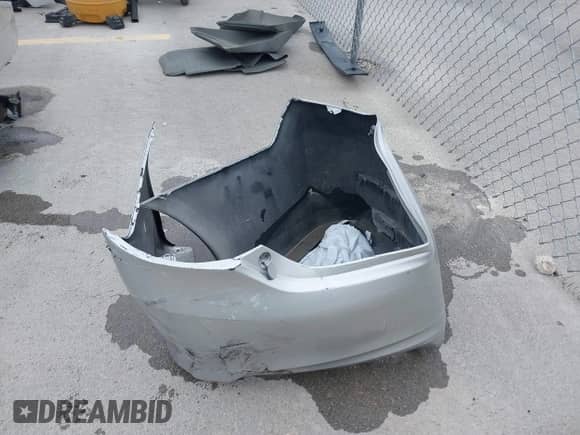 2013 Toyota Camry LE z VIN 4T1BD1FK1DU070466, wystawiony jako IAAI lot #42118169 z przebiegiem 144 680 mil mil oraz . Historia ofert i sprzedaży dostępna na DreamBid. Obrazek 12.