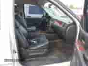 2010 Chevrolet Tahoe LTZ z VIN 1GNUCCE08AR165303, wystawiony jako IAAI lot #42588677 z przebiegiem 232 159 mil mil oraz . Historia ofert i sprzedaży dostępna na DreamBid. Obrazek 5.