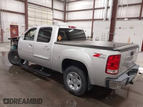 2011 GMC Sierra 1500 SLT z VIN 3GTP2WE35BG123533, wystawiony jako IAAI lot #41990602 z przebiegiem 150 403 mil mil oraz . Historia ofert i sprzedaży dostępna na DreamBid. Obrazek 3.