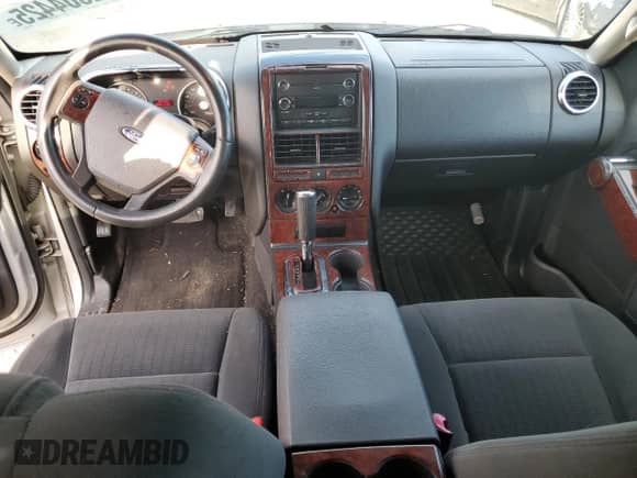 2009 Ford Explorer XLT с VIN 1FMEU63E99UA34721, выставлен на аукционе Copart как лот 62804425 с пробегом 221 579 миль миль и Чистый • Clean title. История ставок и продаж доступна на DreamBid. Изображение 8.