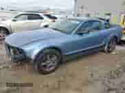 2005 Ford Mustang Deluxe z VIN 1ZVFT80N755259703, wystawiony jako Copart lot #86684285 z przebiegiem 160 486 mil mil oraz Nie do naprawy • Non repairable. Historia ofert i sprzedaży dostępna na DreamBid. Obrazek 1.