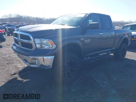 2016 Ram 1500 Outdoorsman z VIN 1C6RR7GTXGS177084, wystawiony jako IAAI lot #41832813 z przebiegiem 107 953 mil mil oraz . Historia ofert i sprzedaży dostępna na DreamBid. Obrazek 2.