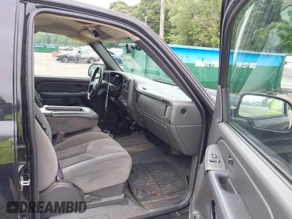 2005 GMC Sierra 1500 SLE z VIN 2GTEC13T751127218, wystawiony jako IAAI lot #42508206 z przebiegiem 222 602 mil mil oraz . Historia ofert i sprzedaży dostępna na DreamBid. Obrazek 5.