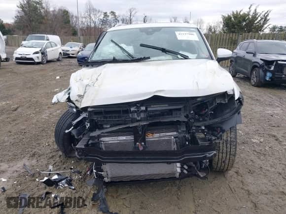 2024 Volkswagen Tiguan SE z VIN 3VVMB7AX8RM049460, wystawiony jako IAAI lot #41137906 z przebiegiem 13 879 mil mil oraz . Historia ofert i sprzedaży dostępna na DreamBid. Obrazek 13.