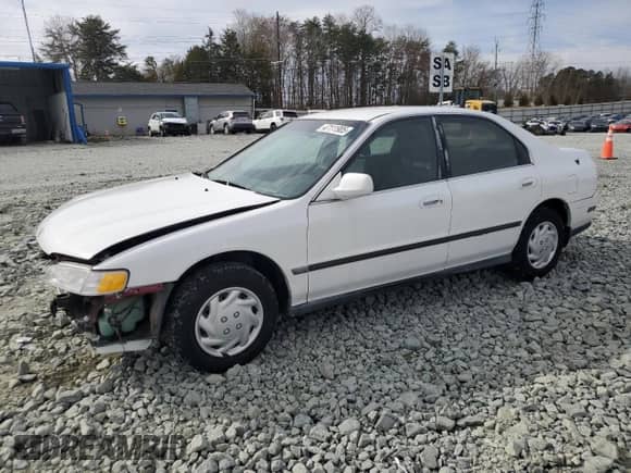 1994 Honda Accord LX с VIN 1HGCD5631RA175785, выставлен на аукционе Copart как лот 47111905 с пробегом 238 860 миль миль и Списание • Salvage title. История ставок и продаж доступна на DreamBid. Изображение 1.