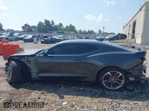 2017 Chevrolet Camaro 2SS z VIN 1G1FH1R72H0151483, wystawiony jako IAAI lot #43098587 z przebiegiem 86 089 mil mil oraz . Historia ofert i sprzedaży dostępna na DreamBid. Obrazek 15.