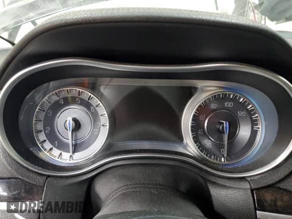 2018 Chrysler 300 Limited z VIN 2C3CCAKGXJH137775, wystawiony jako Copart lot #62379205 z przebiegiem Nie podano mil oraz Czysty tytuł • Clean title. Historia ofert i sprzedaży dostępna na DreamBid. Obrazek 9.