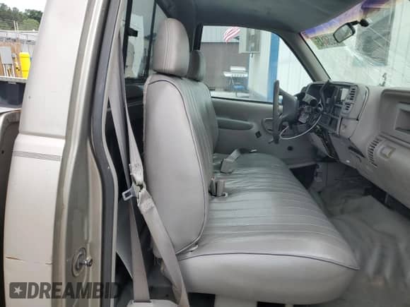 2000 Chevrolet Silverado 2500 с VIN 1GCGC24R5YR128980, выставлен на аукционе Copart как лот 59560145 с пробегом 169 673 миль миль и На запчасти • Non repairable. История ставок и продаж доступна на DreamBid. Изображение 7.