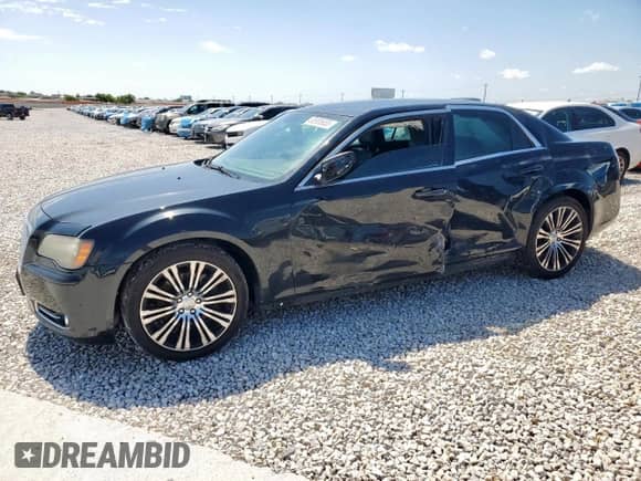 2014 Chrysler 300 S with VIN 2C3CCABT7EH119561, listed as a Copart auction lot 53995655 with 131,077 mi miles and Salvage title. Bid and sale history available at DreamBid. Image 1.
