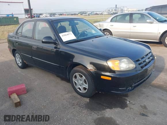 2005 Hyundai Accent GLS z VIN KMHCG45C55U587584, wystawiony jako IAAI lot #42864972 z przebiegiem 122 849 mil mil oraz . Historia ofert i sprzedaży dostępna na DreamBid. Obrazek 1.