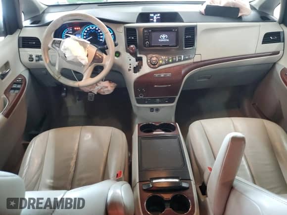 2013 Toyota Sienna XLE с VIN 5TDDK3DC5DS063504, выставлен на аукционе Copart как лот 71204095 с пробегом 233 799 миль миль и Списание • Salvage title. История ставок и продаж доступна на DreamBid. Изображение 8.