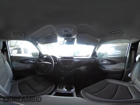 2022 Chevrolet TrailBlazer LS z VIN KL79MMS27NB101708, wystawiony jako IAAI lot #43438826 z przebiegiem 111 342 mil mil oraz . Historia ofert i sprzedaży dostępna na DreamBid. Obrazek 24.