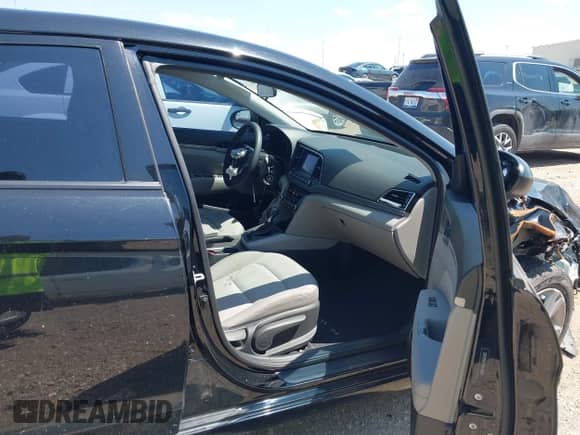 2017 Hyundai Elantra SE z VIN 5NPD84LF7HH119843, wystawiony jako IAAI lot #43153958 z przebiegiem 161 240 mil mil oraz . Historia ofert i sprzedaży dostępna na DreamBid. Obrazek 5.