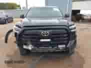 2022 Toyota Tundra SR5 z VIN 5TFLA5DB1NX054960, wystawiony jako IAAI lot #43329005 z przebiegiem 29 382 mil mil oraz . Historia ofert i sprzedaży dostępna na DreamBid. Obrazek 12.