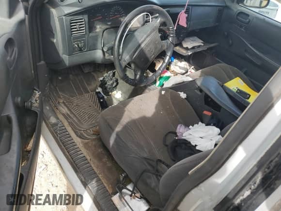 2003 Dodge Dakota с VIN 1D7HL12X33S110095, выставлен на аукционе Copart как лот 85368144 с пробегом 266 609 миль миль и Списание • Salvage title. История ставок и продаж доступна на DreamBid. Изображение 8.